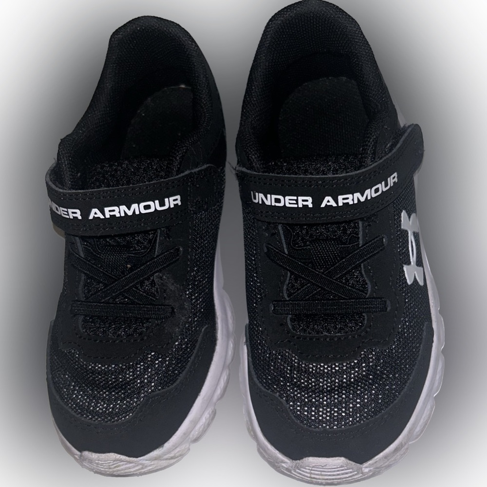 Under Armour sneakers Toddler Boy 8c